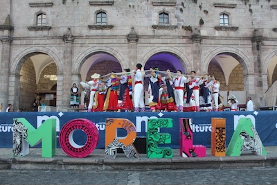 Plaza Valladolid se llenó de música, baile y tradición, con el espectáculo “Morelia siente la danza”