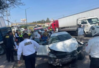 Tráiler robado provoca choque múltiple en Morelia; conductor termina detenido.