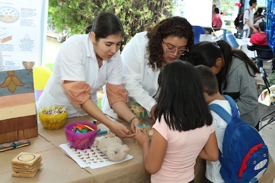 UMSNH recibió a cientos de familias en el tianguis de la ciencia