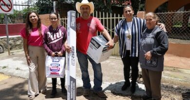 Entrega Alma Mireya González equipo fortalecer labores en temporada de lluvias en Atzimbo