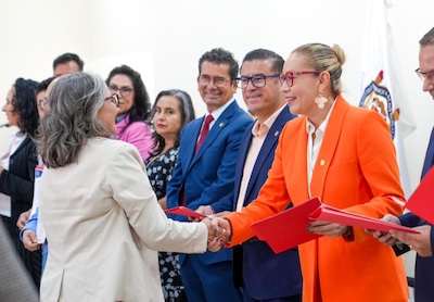 Se hace justicia laboral a docentes nicolaitas; Yarabí Ávila entrega nombramientos de materias definitivas