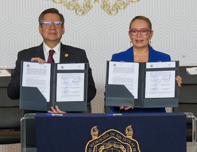 UMSNH y Colegios de Profesionistas marcan un hito en la historia en la casa de estudios; sellan convenios