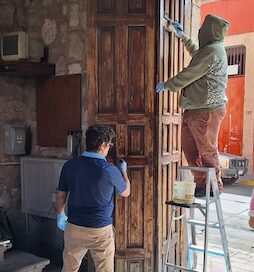 Inicia segunda etapa de restauración de portones y elementos de madera del Centro Histórico de Morelia