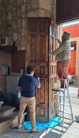Inicia segunda etapa de restauración de portones y elementos de madera del Centro Histórico de Morelia