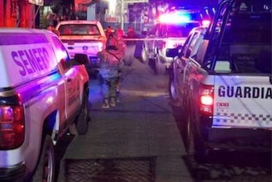Pareja que viajaba en motocicleta es asesinada a balazos en Uruapan.