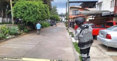 Atacan a balazos a una mujer dentro de un domicilio en Uruapan; lucha por su vida