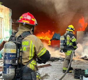 Gobierno de Morelia atiende y controla incendio en fábrica