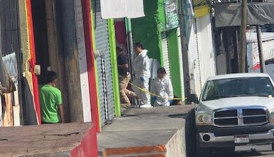 Atacan con al menos 51 disparos a tres personas en bodega de la Central de Abastos de Morelia.