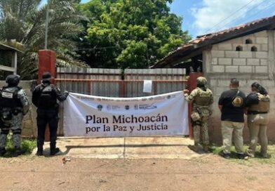 Investigan privación de la libertad y descubren 10 kilos de metanfetamina en cateo en Carácuaro.