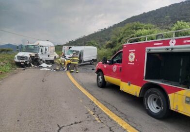 Automovilista queda prensado tras accidente en la carretera Charo–Toluca; fue rescatado con equipo hidráulico