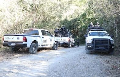 Un hombre fue localizado sin vida al interior de una camioneta abandonada sobre un camino rural en Alvaro Obregón