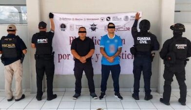 Capturan a dos hombres por robo calificado durante operativo en Zacapu.