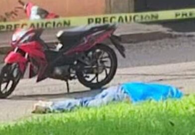 Muere motociclista tras accidente con una combi del transporte público en Zamora