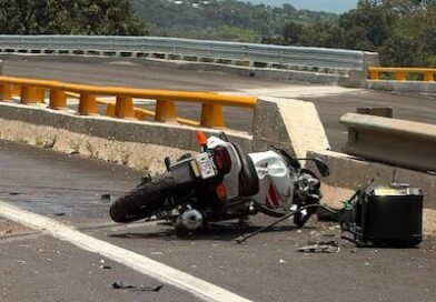 Motociclista muere tras choque frontal contra camioneta en la carretera Uruapan–Los Reyes