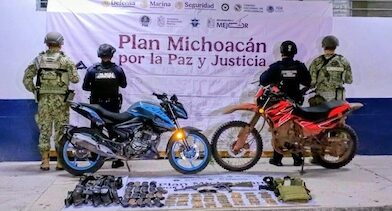 Aseguran arma, más de 500 cartuchos, cargadores y equipo táctico durante operativo en Apatzingán.