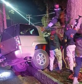 Aparatoso choque de camioneta contra árbol dejó siete lesionados en la carretera Pátzcuaro–Quiroga